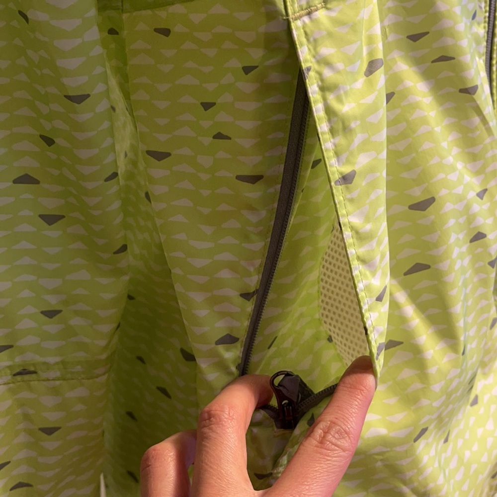 Women’s Small Columbia Green Triangle Lightweight Zip-Up Windbreaker Jacket - Picture 5 of 9